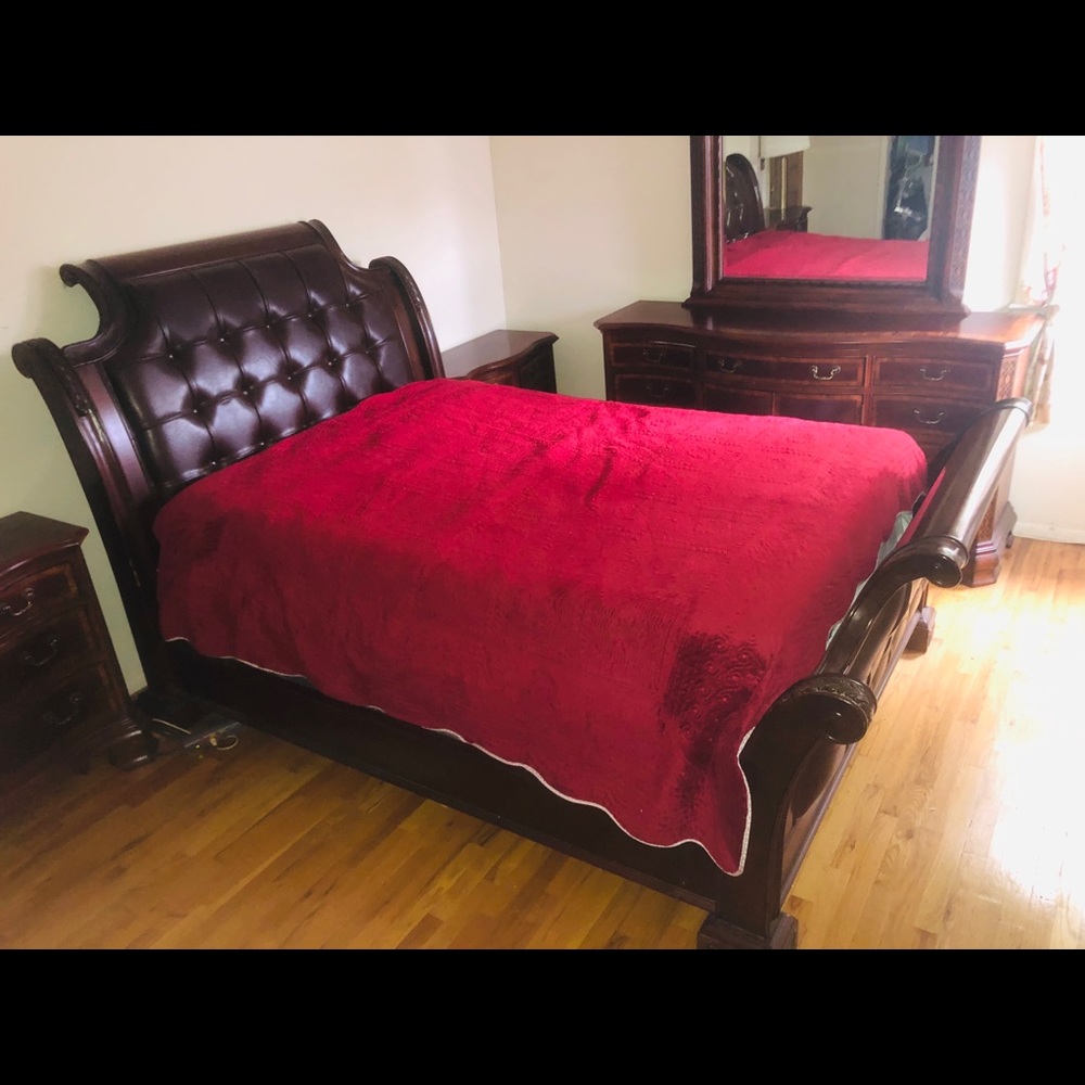 LEXINGTON CHERRYWOOD SLEIGH BED - QUEEN SIZE